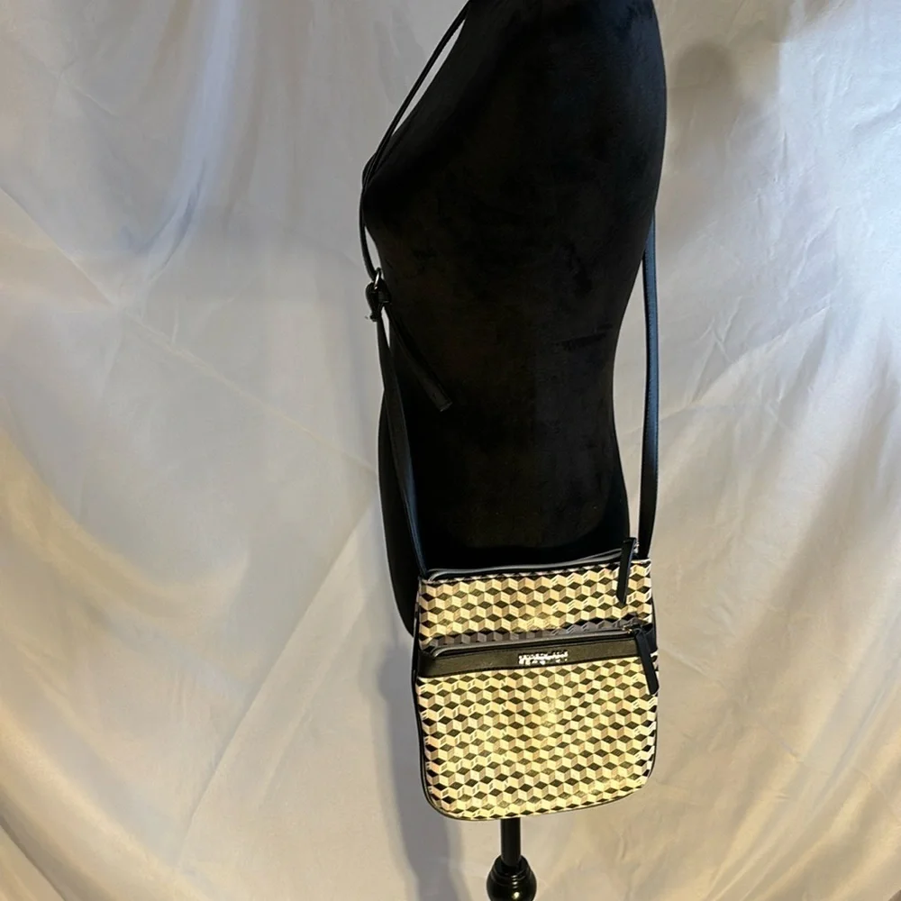 Kenneth Cole Dimensional Blocks Crossbody bag